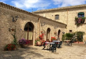 Sicilian tipical house - sicily wine travel 