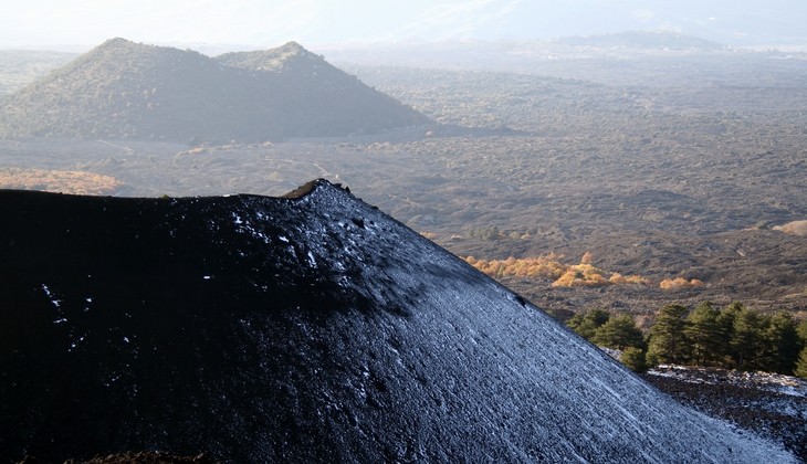 hiking Etna - trekking in the mountains