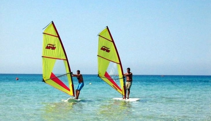 Windsurf classes Italy - windsurfing spot