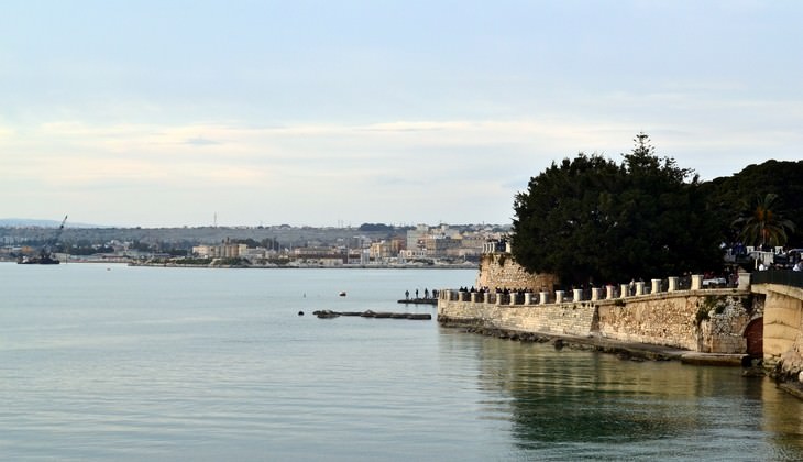 Sailing classes in Italy - learning to sail  