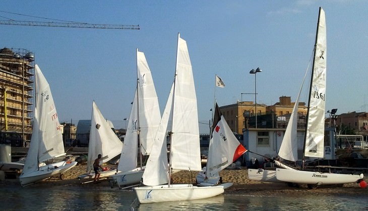 Sailing classes in Italy - sailing beginners