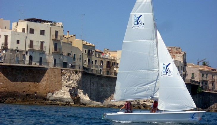 Sailing classes in Italy - sailing beginners