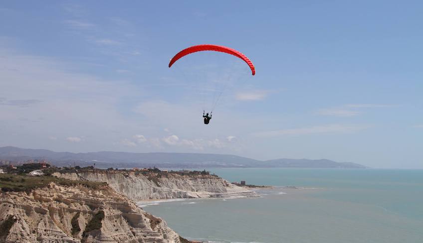 Sport & Adventure Holiday in Sicily -Paragliding in Italy