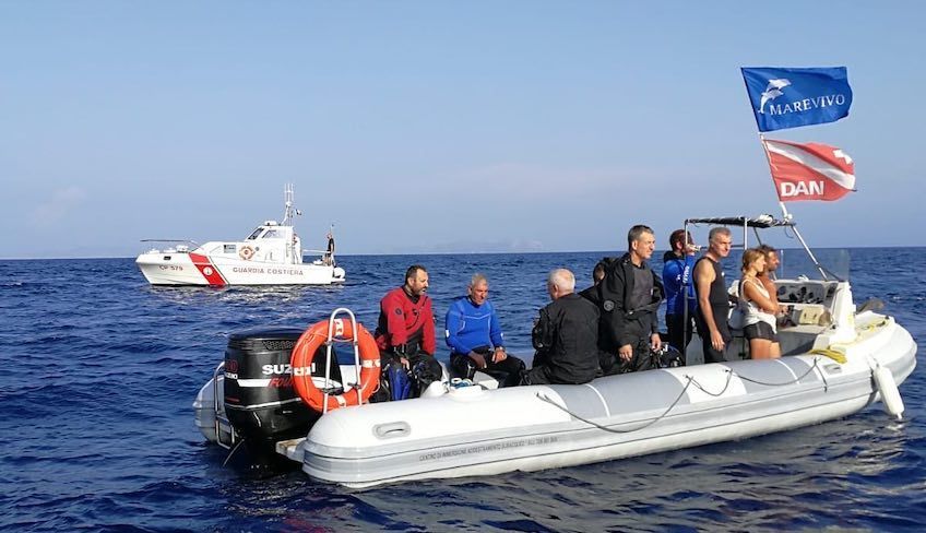 Diving in Sicily - dive master