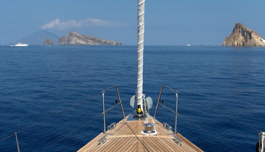 Visit Eolie - sailing in Sicily