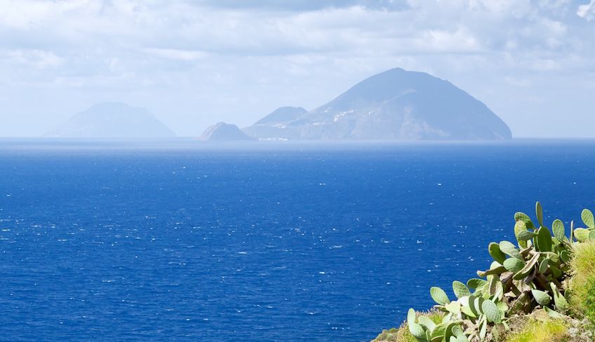 yacht charter aeolian islands - 