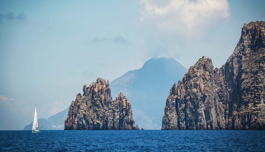 sailing aeolian islands - 