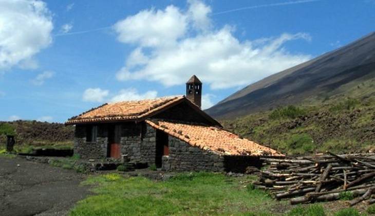 Hiking Etna - trekking in the volcano