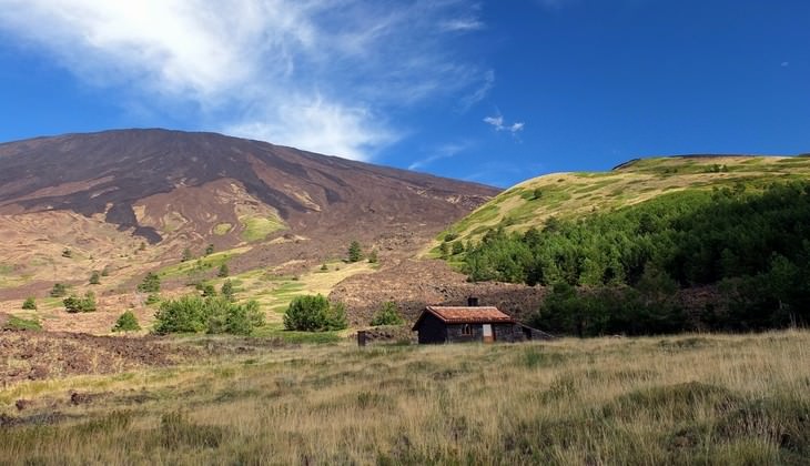 Hiking Etna - trekking in the volcano